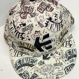 ETNIES GRAFFITI GRAPHIC HAT CAP WHITE & BLACK 210 FITTED FLEXFIT 7 1/4 7 5/8